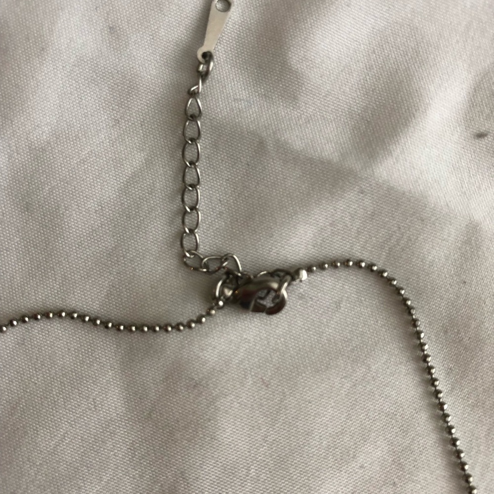 Elegant Silver Heart Pendant Necklace - costume jewelry - Picture 3 of 3